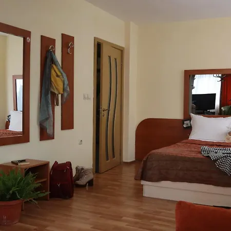 Palitra Hotel 3*
