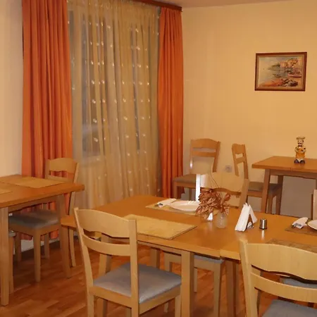 Отель семеен Palitra 3*