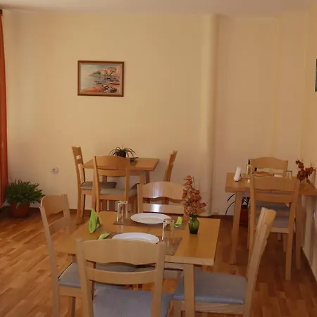 Готель семеен Palitra 3*