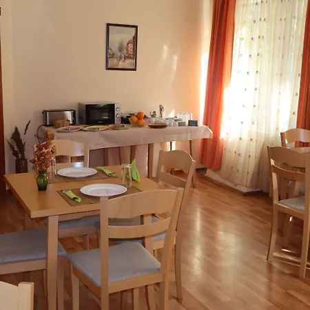 Отель семеен Palitra 3*